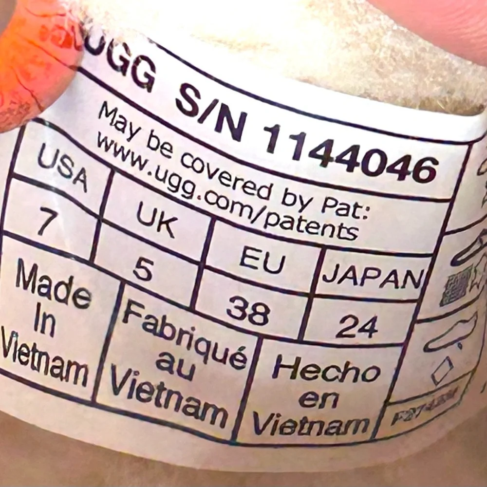 BRAND NEW…UGG Chestnut Suede Classic Chillapeak  Ankle Boots size 7 - Picture 5 of 10